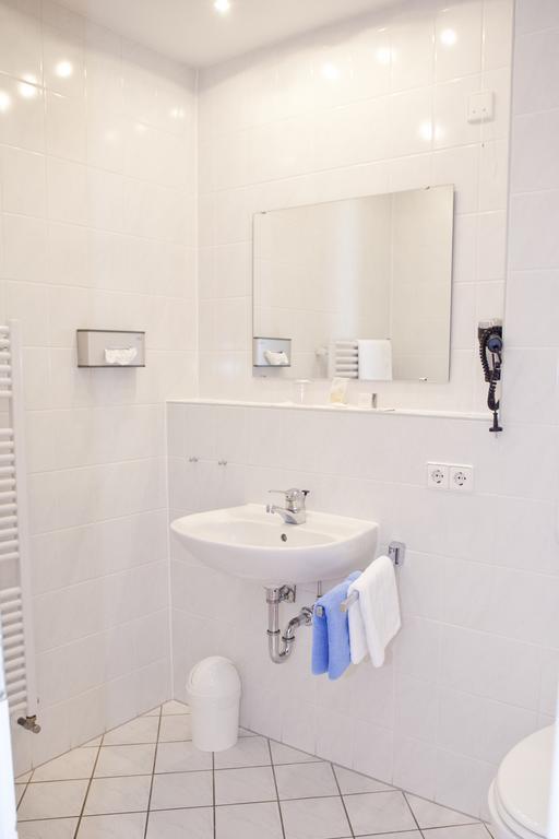 Single Room,1369501790:JPEG